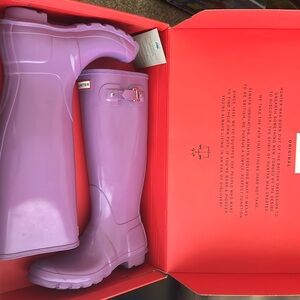 Hunter women’s original tall gloss rain boot 👢